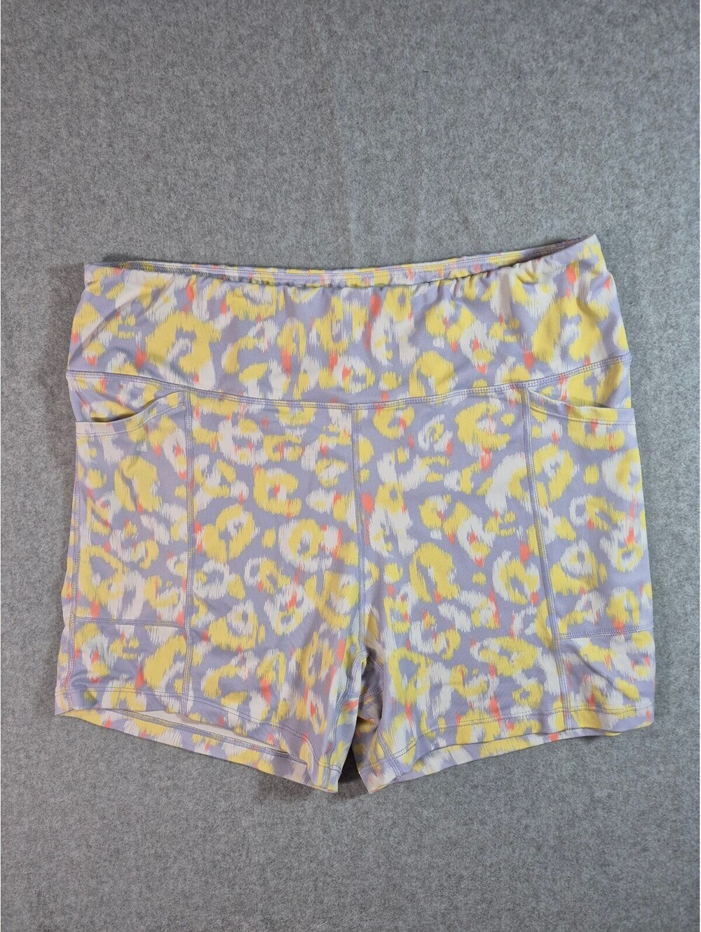 Pro Player Women’s Large Leopard Print Athletic Shorts Double Pockets